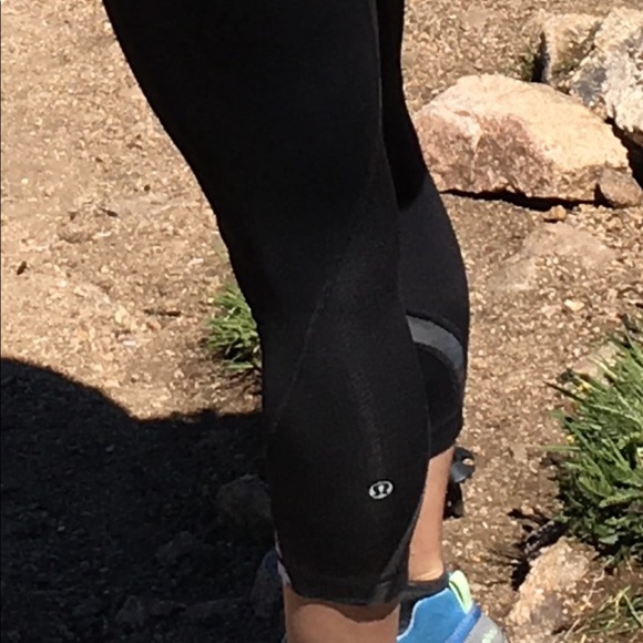 Lululemon cropped black leggings with tie dye - Picture 6 of 7